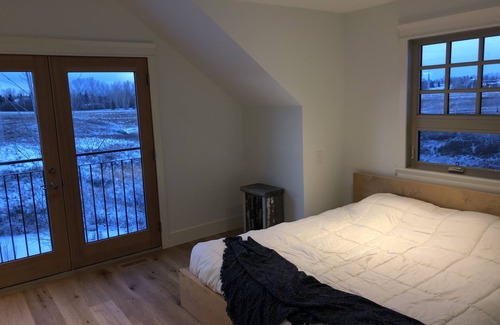 Springbank Other | Executive Farmhouse Retreat