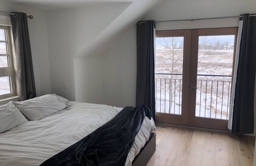 Springbank Other | Executive Farmhouse Retreat
