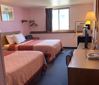 McPherson Hotel | Executive Inn