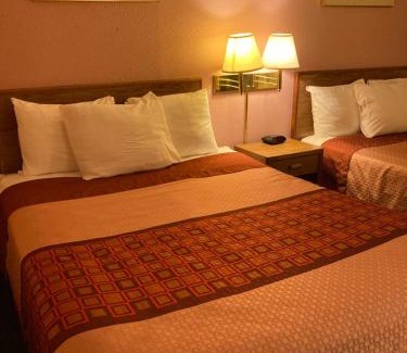 McPherson Hotel | Executive Inn