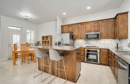 Legacy Park House | Executive Living At The Shops of Legacy Plano. nFAMILY, KIDS & PETS FRIENDLY!