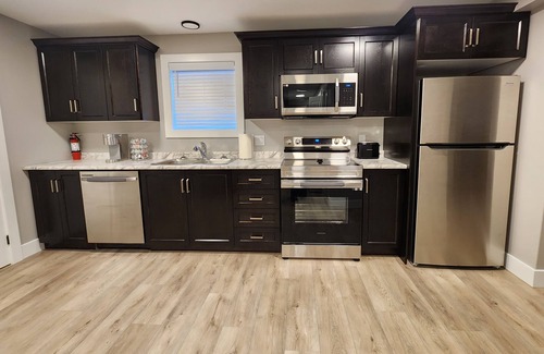 Terra Nova Apartment | Executive & Quiet 2 BDRM in the Heart of the City