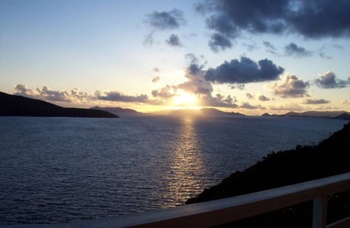 Peterborg Villa | Executive Retreat- Near Magen's Beach.
