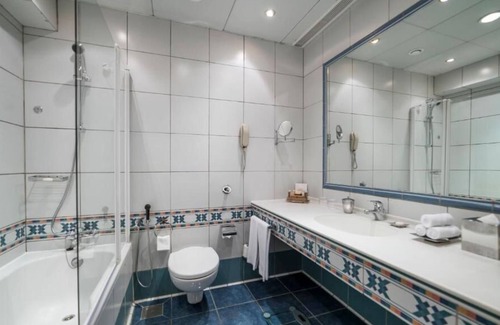 Abu Dhabi Apartment | Executive Suite Near Abu Dhabi Ladies Club.