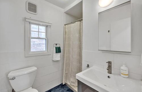 Royal Oak Apartment | Executive Suite - Prime Location - Sleeps 6