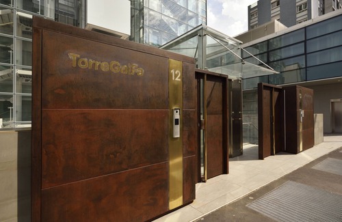 Centro Direzionale Apartment | Executive three-room apartment with city view - Torre Galfa | ONE Experience