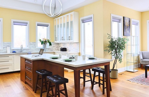 Bradford West Gwillimbury House | Executive Villa - Year Round Swim Spa & Game Room