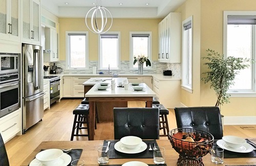 Bradford West Gwillimbury House | Executive Villa - Year Round Swim Spa & Game Room