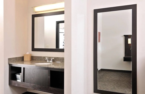 Independence Hotel | Expanded 2 Queen Beds with Sofa Sleeper, Stoney Creek Kansas City