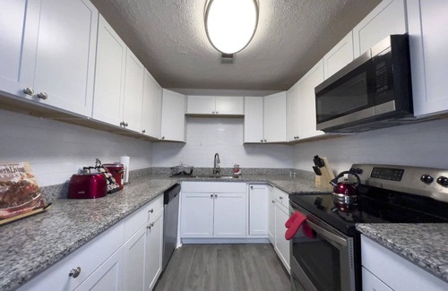 Church Street House | Expansive 10-Guest Retreat with King Suite & Pet-Friendly Yard—Close to Airport