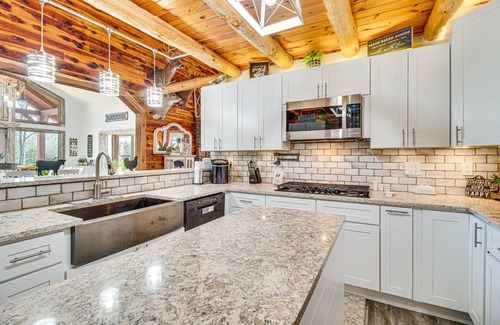 Clarkridge House | Expansive Mountain Home Rental w/Yard & Fire Pit!