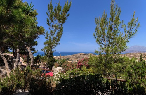 Kamilari Villa | Experience the Cretan hospitality, at a calm place with a breathtaking view!