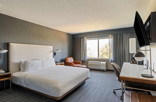 San Ramon Hotel | Experience a Relaxed Getaway! Pool, Free Parking, Minutes to Oakland Zoo!
