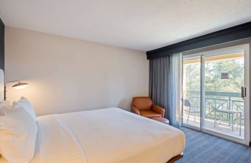 San Ramon Hotel | Experience a Relaxed Getaway! Pool, Free Parking, Minutes to Oakland Zoo!