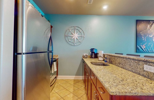 Lake Delton Condo | Experience a slice of lakefront paradise at this Delton Grand condo with pools