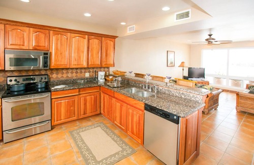 Half Moon Bay Villa | Experience An Oasis of Luxury in Roatan's Vibrant West End