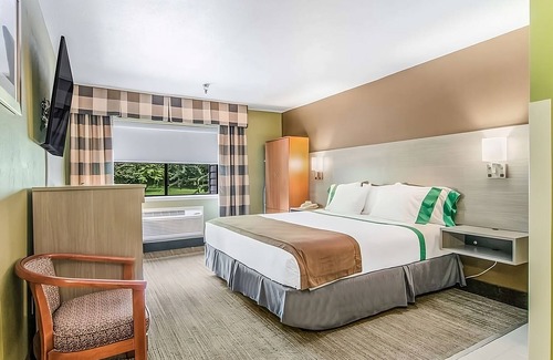 Poulsbo Resort | Experience Comfort in Poulsbo! Pet-friendly, Free Parking