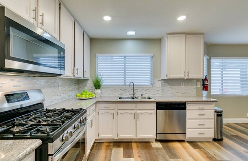Green Valley North House | Experience luxury in Green Valley, just a hop away from Tropicana