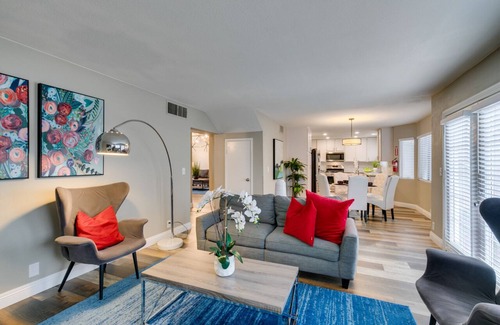Green Valley North House | Experience luxury in Green Valley, just a hop away from Tropicana