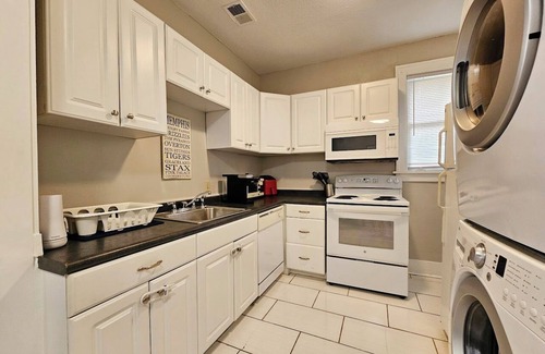 Vollintine-Evergreen House | Experience Memphis charm near Beale St 5 min drive
