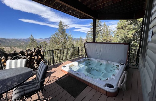 Mount Vernon House | Experience modern mountain living in Golden: Red Rocks, Denver, and ski resorts!