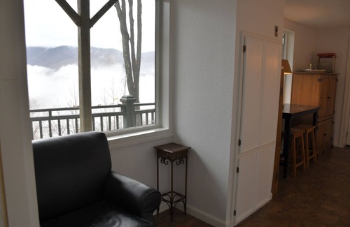 Laurel Ridge Ski Chalet | Experience mountain bliss at Great Aspen Chateau, 4 kings, Pet Friendly