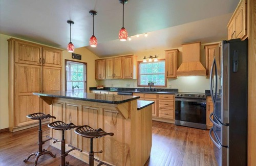 McArthur Cabin | Experience nature at your doorstep! Four bedroom cabin near Hocking Hills