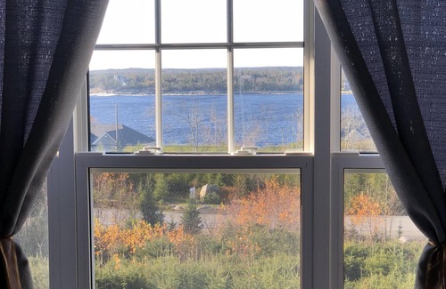 Prospect House | Experience the ocean in all it’s glory, watch the waves and hear them roar.