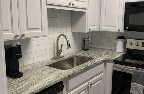 Mid America Condo | Experience the Ultimate Getaway in Hot Springs' premier Condo with Lake Views