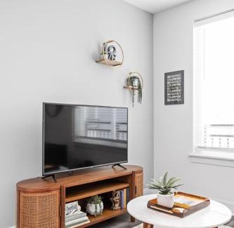 Cole-Noble District Apartment | Explore CozySuites Indy from an Urban Oasis in Market East
