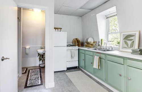 Worcester Apartment | Explore Dtwn, Parks and Colleges Cozy Worcester Apt