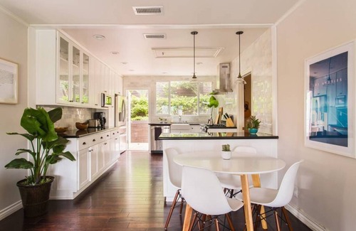 Los Feliz House | Explore Silver Lake from Designer Hillside Retreat