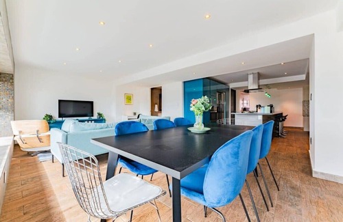 Zona Rosa Condo | Explore Trendy Juarez Vibes, Shopping & Nightlife