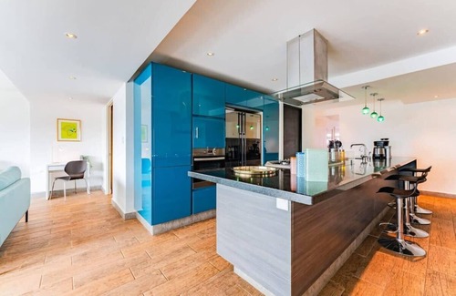 Zona Rosa Condo | Explore Trendy Juarez Vibes, Shopping & Nightlife