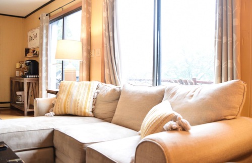 Seven Devils Ski Chalet | Explore & Unwind Mtn Views Fire Pit Hot Tub Air Conditioning