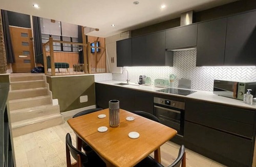 Stroud Green Apartment | Exposed Brick Flat Finsbury Park