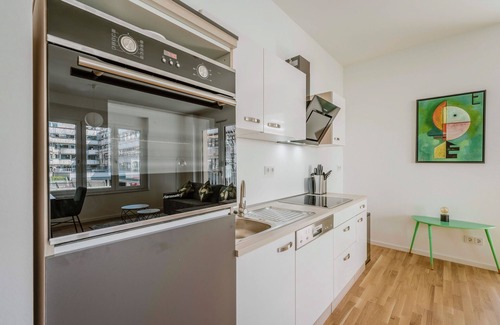 Boeblingen Apartment | EXQUIS Luxus 2BR Apartment ETRO I Balcony I Family-friendly I Mercedes I Office