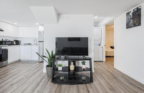 Bradford Apartment | Exquisite 2-Bedroom Guest Suite with FREE Parking