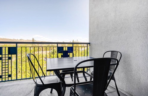 Central District Apartment | Exquisite Fremont 2BR w/Pool, W/D & Gym, near TJ & WF, by Blueground