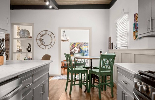 Lakeland Park House | Exquisite modern retreat 2 blocks from Lake Austin & Nature