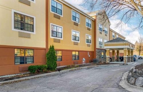 Farmington Hills Hotel | Extended Stay America Select Suites - Detroit - Farmington Hills
