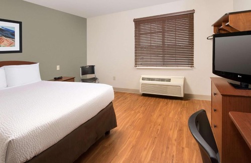 Millard Hotel | Extended Stay America Select Suites - Omaha - Southwest