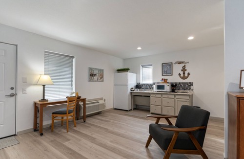 Gun Barrel City Hotel | Extended Stay Gun Barrel City