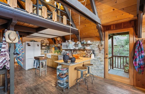 Idyllwild Cabin | Extended stays at Sunset with wrap around deck and hot tub (30+ days)