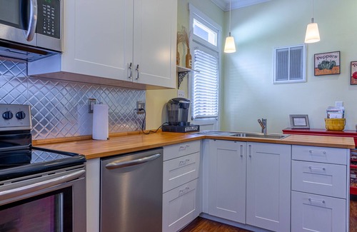 Madison House | Extremely clean! Beautiful Home 2 Blocks To Main St & 2 Blocks To The Ohio River
