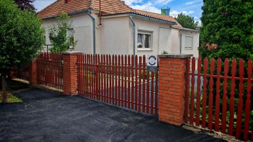 Sarvar Apartment | Ezee Rider Apartmanok