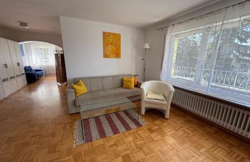 Bad Duerrheim Apartment | Für Handwerker und Gruppen- große Ferienwohnung mit Balkon und Terrasse
