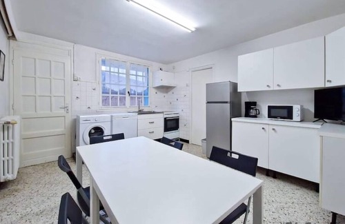 Trappes Apartment | F 3.k.2 Avec 2 Chambres,6 Lits et Place de Parking
