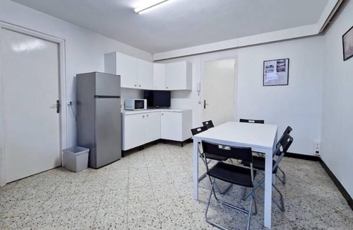 Trappes Apartment | F 3.k.2 Avec 2 Chambres,6 Lits et Place de Parking