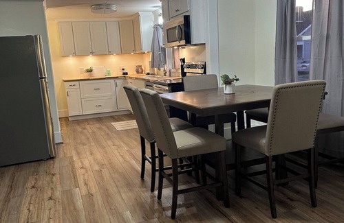 Uhrichsville House | F&S Cozy Cottage Your Home Away from Home